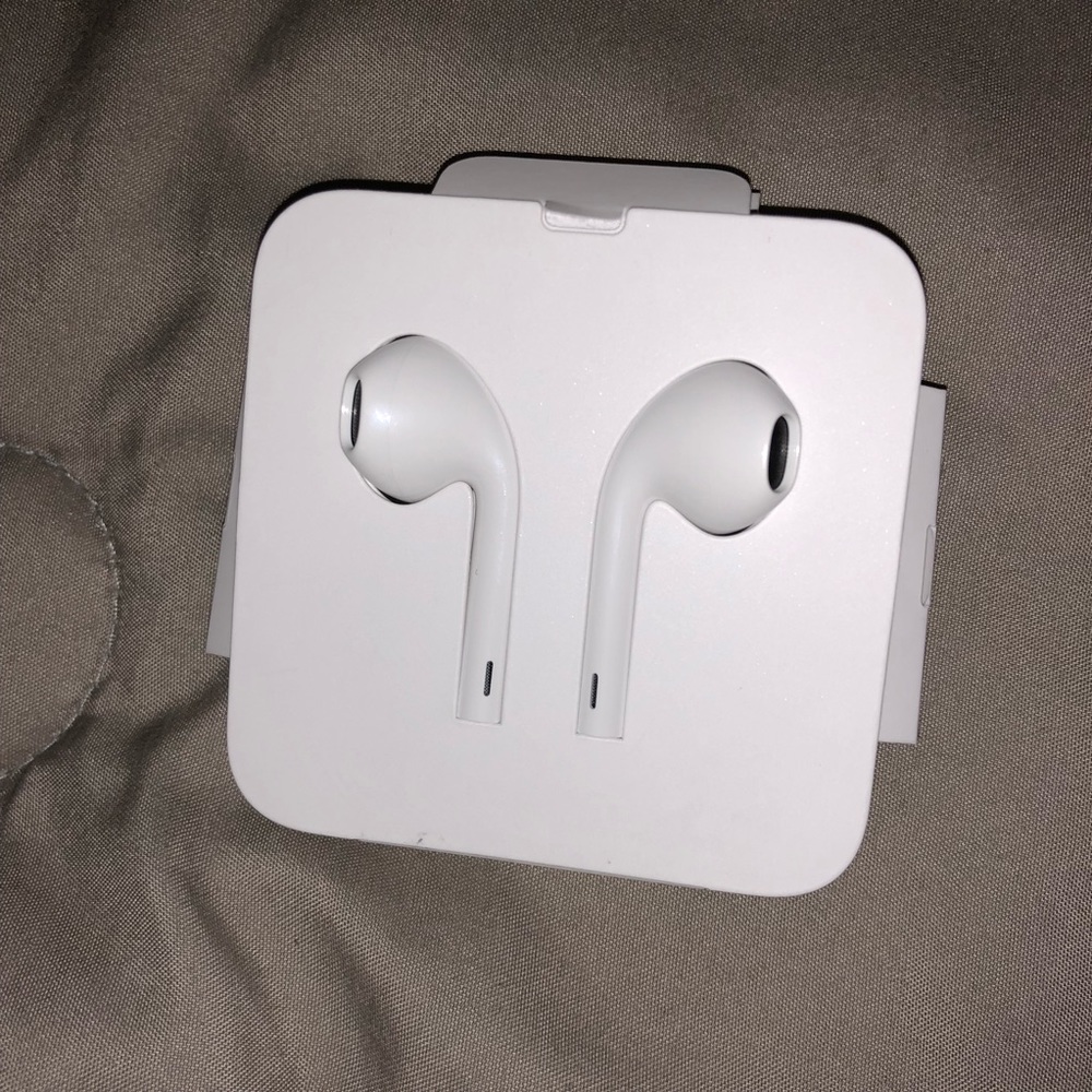 Apple iPhone Lightening Cable Earbuds
